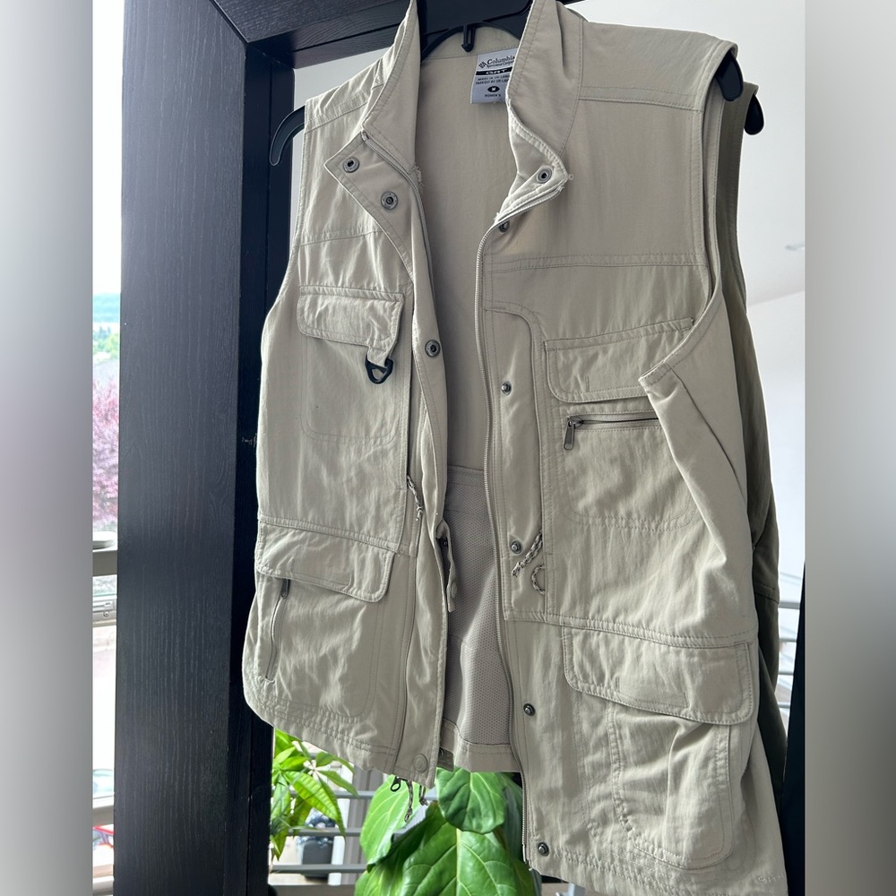 Columbia women’s Vest size M Great for fishing